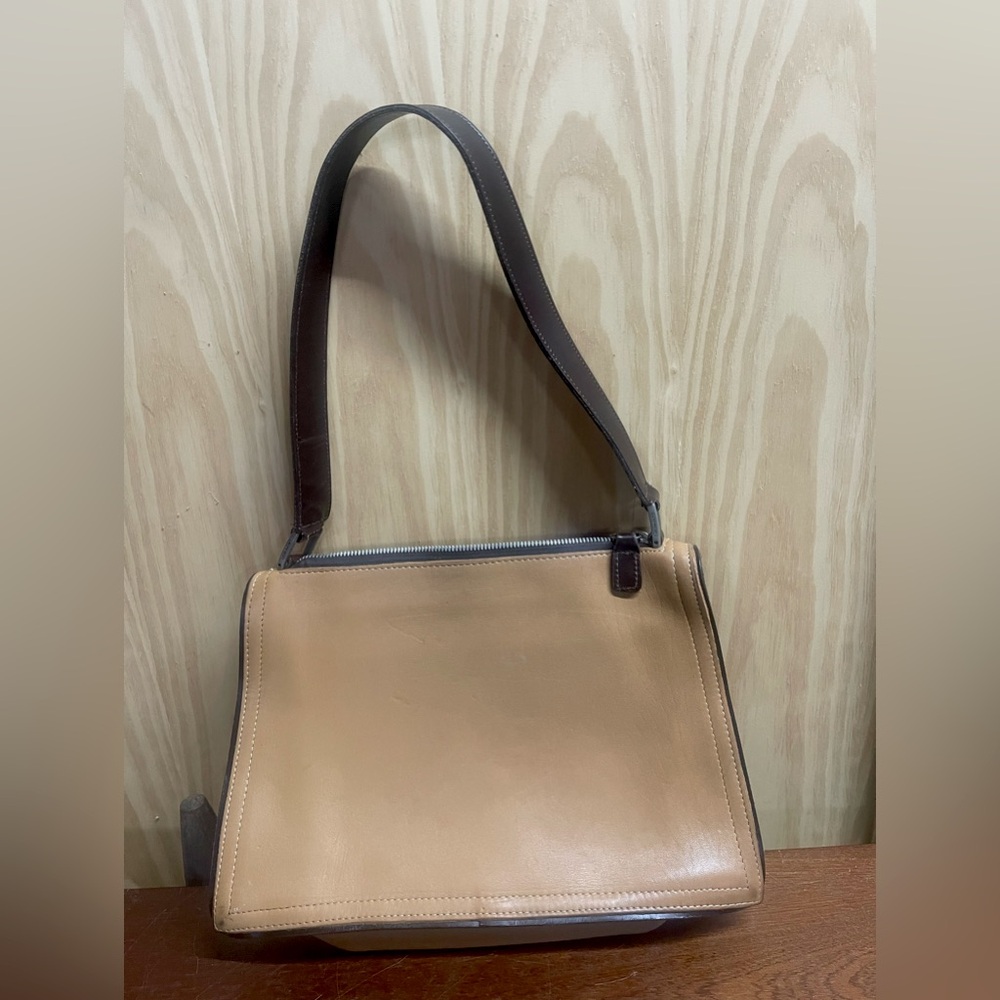 Vintage Coach Monterey Zip Top Camel Leather Shoulder Bag GUC. 12”w X 8.5”h